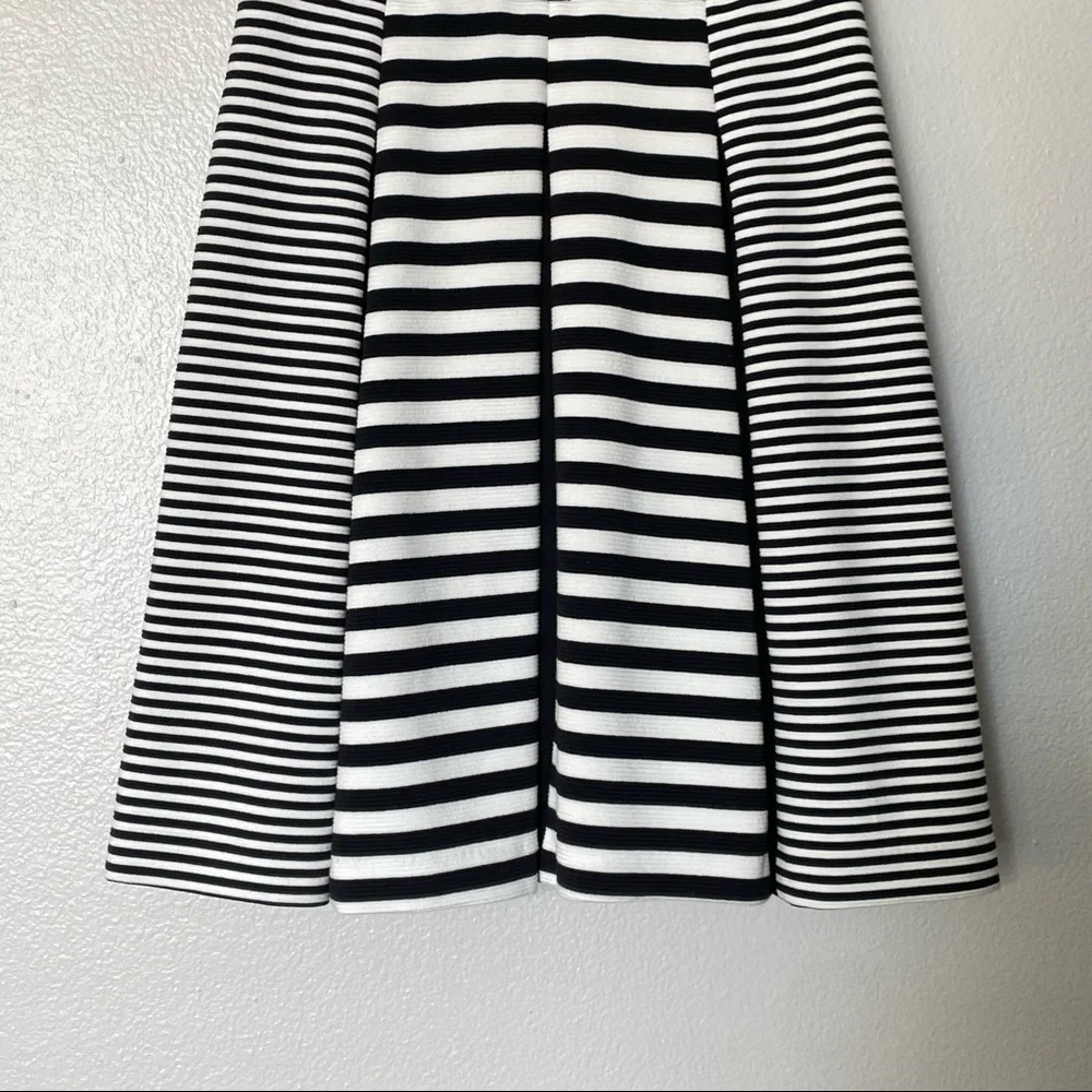 NWT Banana Republic Knit Short Sleeve Faille Black/White Striped Dress Size 2 - Picture 5 of 10